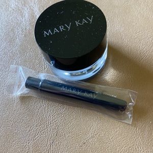 ❤️NEW❤️Mary Kay Gel Eyeliner with Expandable Brush Applicator